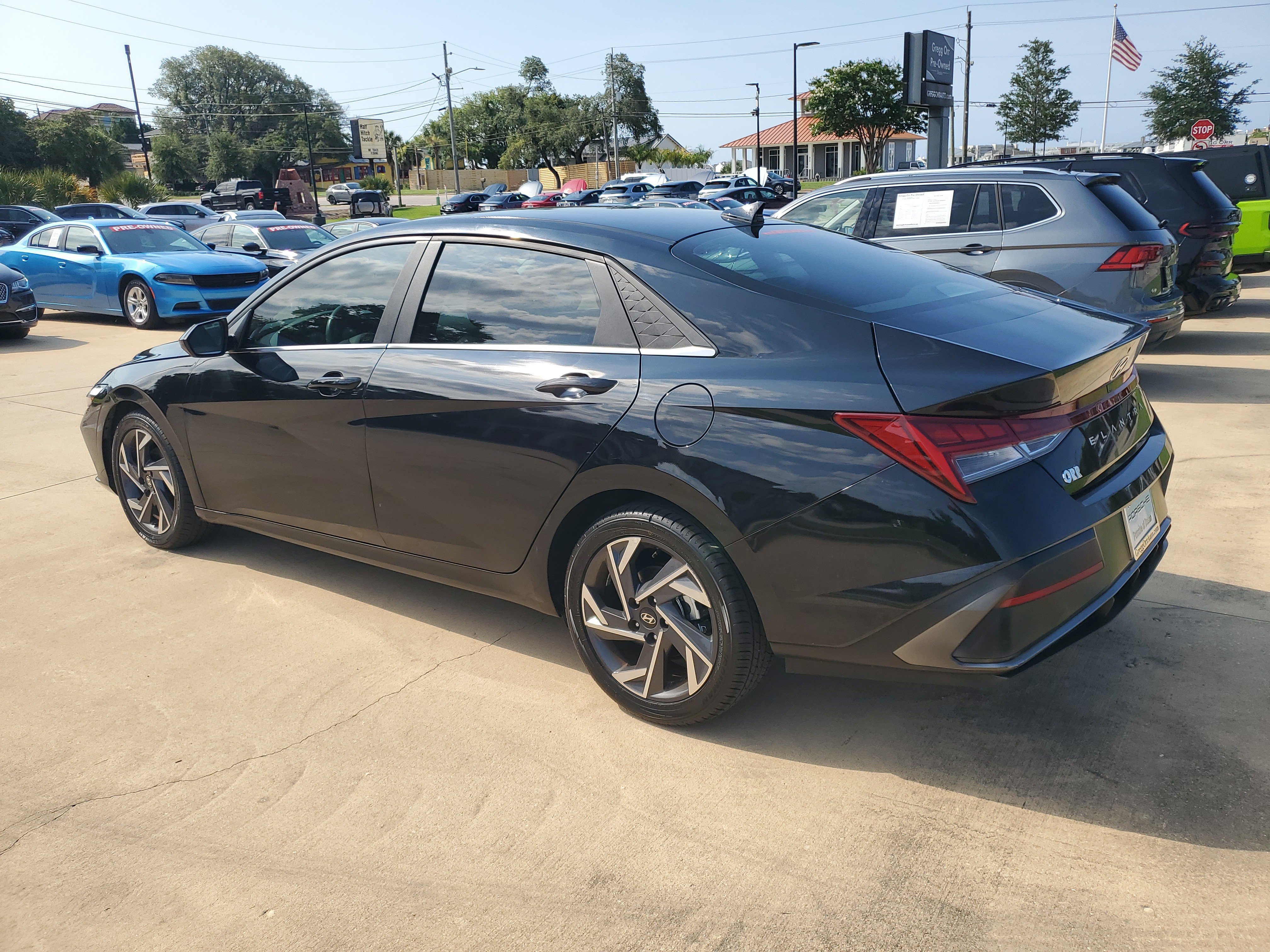 Used 2025 Hyundai Elantra SEL FWD image 3
