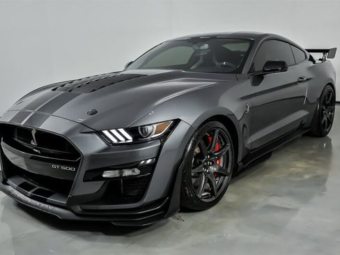 Used 2021 Ford Mustang Shelby GT500 w/ Carbon Fiber Track Pack RWD image 5
