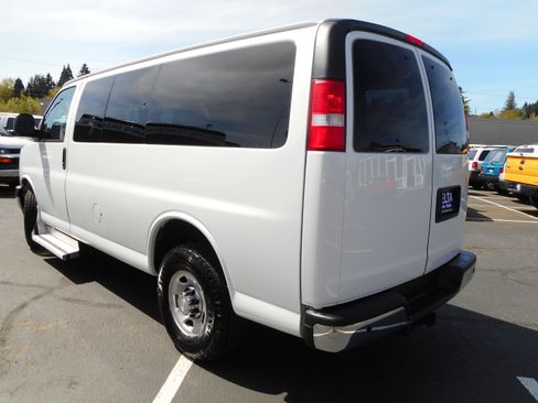 Used 2017 Chevrolet Express 3500 LT w/ LT Preferred Equipment Group image 10