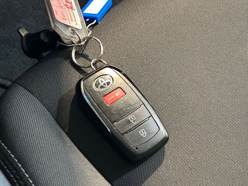 Used 2025 Toyota Tacoma TRD Off-Road image 22