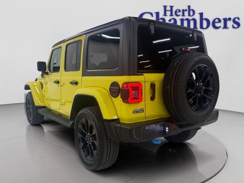 Used 2023 Jeep Wrangler Unlimited Sahara w/ Cold Weather Group AWD/4WD image 3