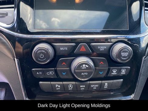 Used 2019 Jeep Grand Cherokee Laredo image 24