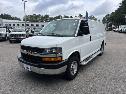 Used 2024 Chevrolet Express 2500 w/ Driver Convenience Package RWD image 4
