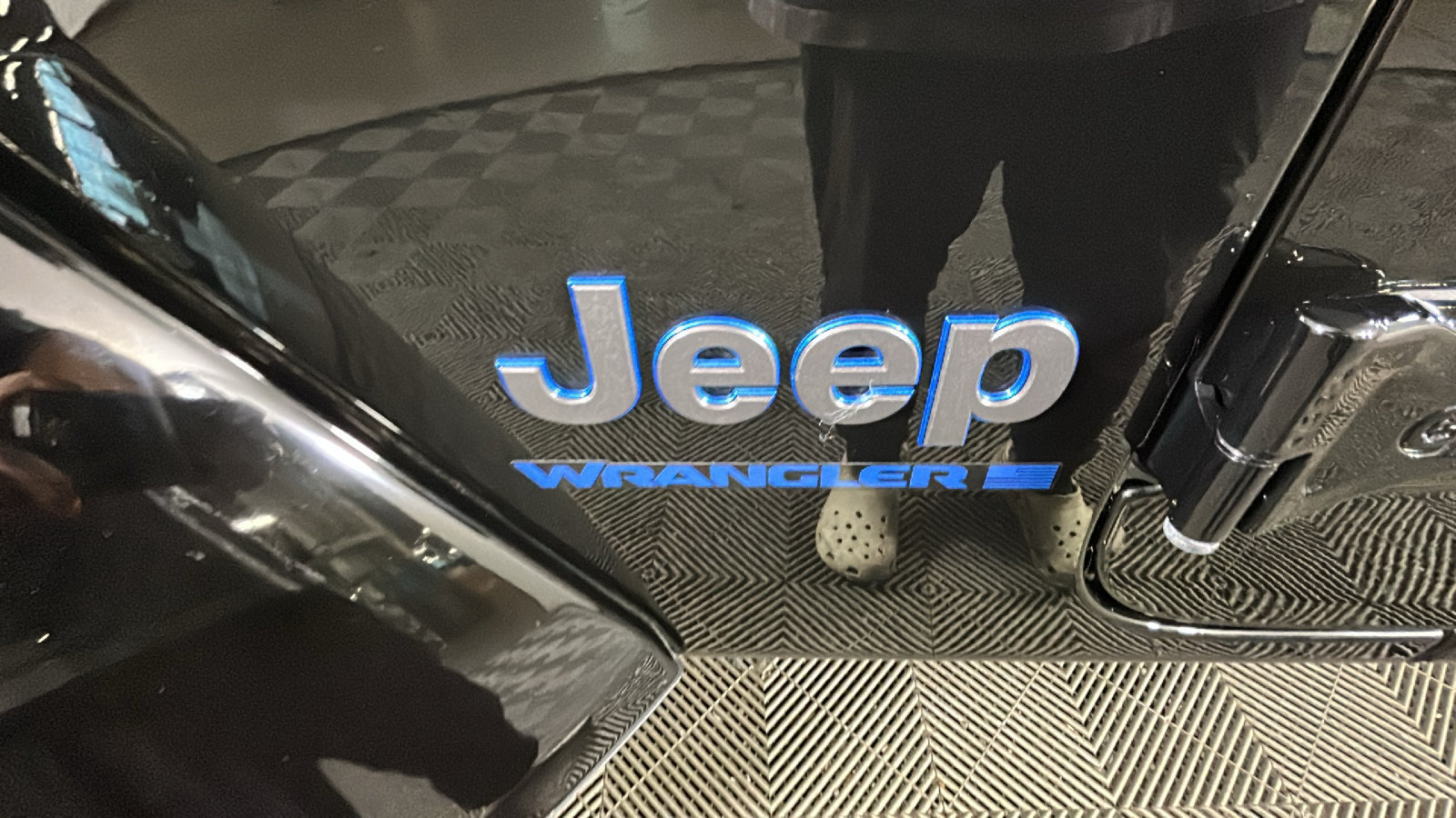 Used 2024 Jeep Wrangler Unlimited AWD/4WD image 11