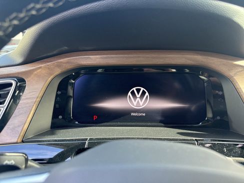 Used 2024 Volkswagen Atlas SE image 12