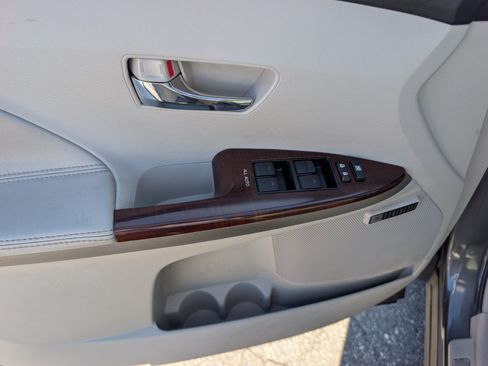 Used 2010 Toyota Venza AWD image 19