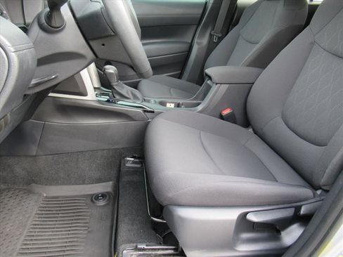 Used 2024 Toyota Corolla Cross LE image 16