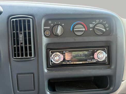 Used 1998 Chevrolet Express 2500 Passenger w/ Preferred Equipment Group RWD image 16