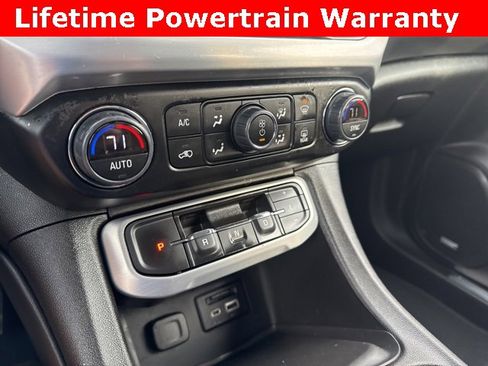 Used 2023 GMC Acadia SLT image 18