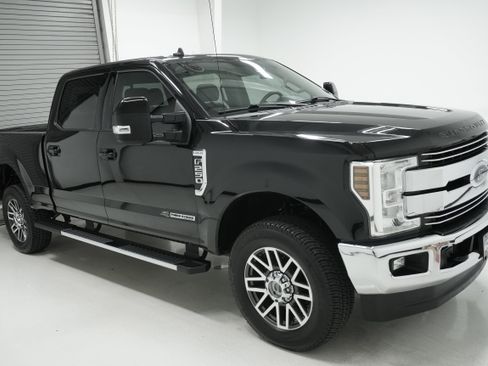Used 2019 Ford F250 Lariat w/ Lariat Ultimate Package image 3