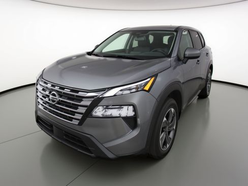 Used 2025 Nissan Rogue SV image 3