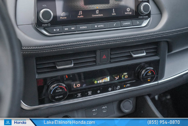 Used 2024 Nissan Rogue SV FWD image 24