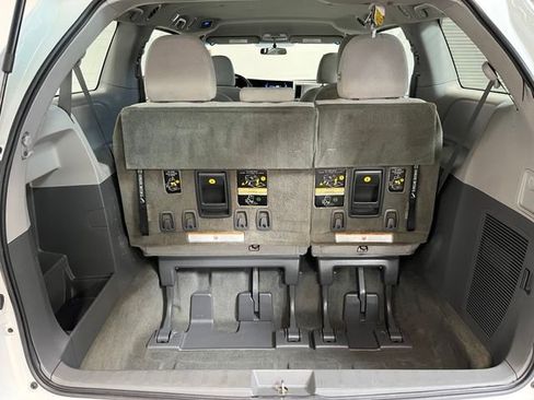 Used 2017 Toyota Sienna L FWD image 10