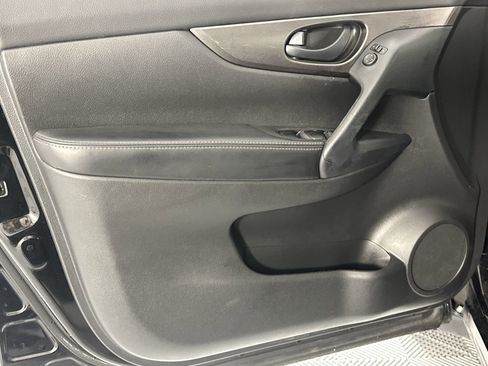 Used 2020 Nissan Rogue Sport S image 27