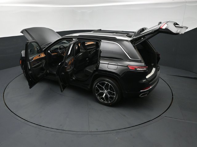 Used 2022 Jeep Grand Cherokee Summit AWD/4WD image 28