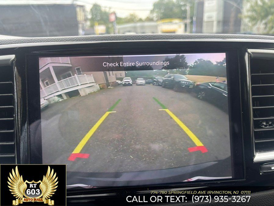 Used 2024 Chrysler Pacifica Touring-L FWD image 26