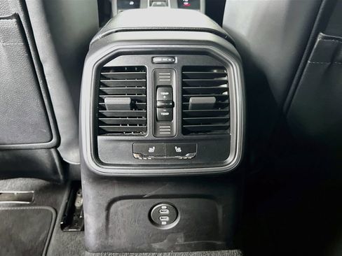 Certified 2023 Porsche Macan AWD/4WD image 27