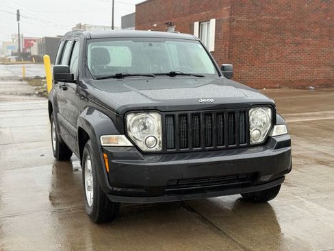 Used 2012 Jeep Liberty Sport image 3