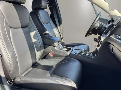 Used 2022 Chrysler 300 Touring w/ Sport Appearance Package RWD image 23
