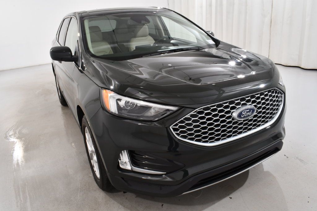 Used 2024 Ford Edge SEL w/ Convenience Package AWD/4WD image 4