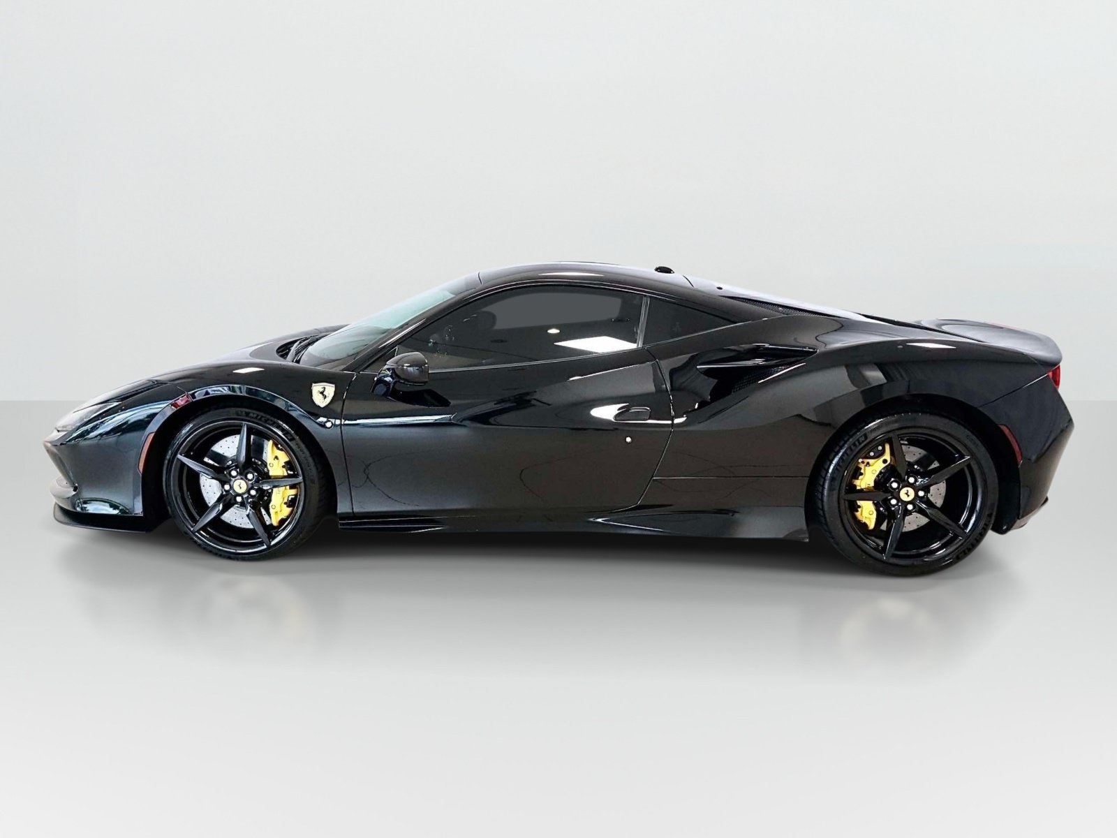 Certified 2022 Ferrari F8 Tributo RWD image 2