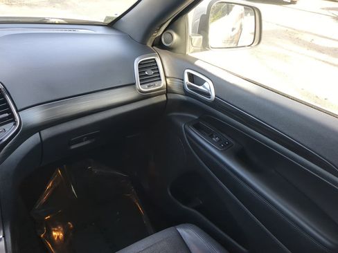 Used 2020 Jeep Grand Cherokee Laredo w/ Laredo X Package image 17