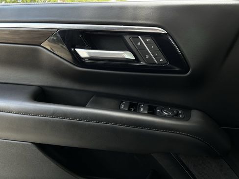 Used 2025 Chevrolet Tahoe LT RWD image 27