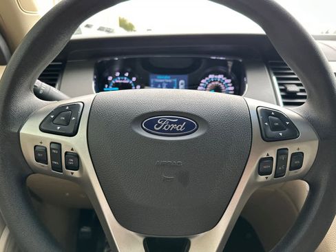 Used 2018 Ford Taurus SE image 23