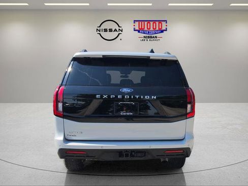 Used 2025 Ford Expedition Active AWD/4WD image 3