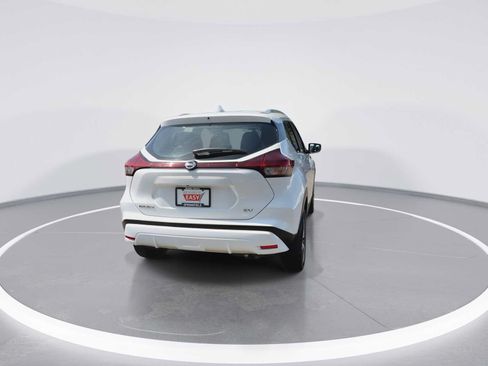 Used 2021 Nissan Kicks SV FWD image 7