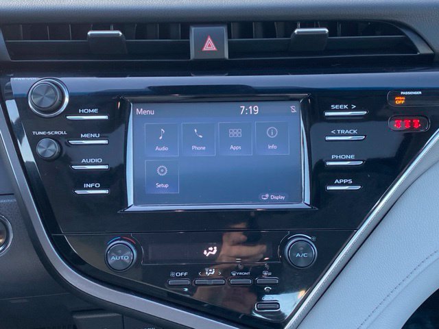 Used 2018 Toyota Camry SE w/ Moonroof Package FWD image 10