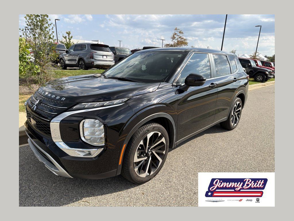 Used 2024 Mitsubishi Outlander SE Black Edition FWD image 1