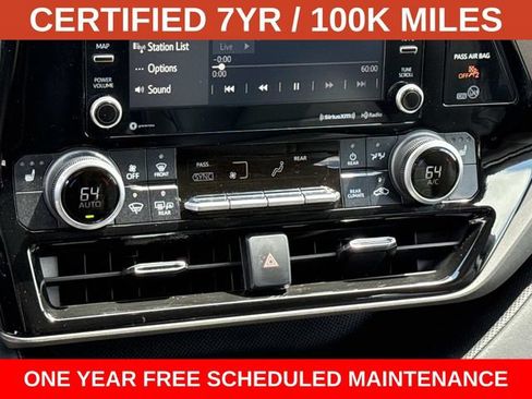 Used 2021 Toyota Highlander XLE AWD/4WD image 22