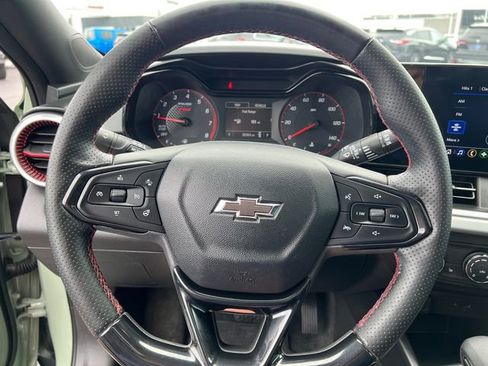 Used 2024 Chevrolet Trax RS w/ Sunroof Package FWD image 15