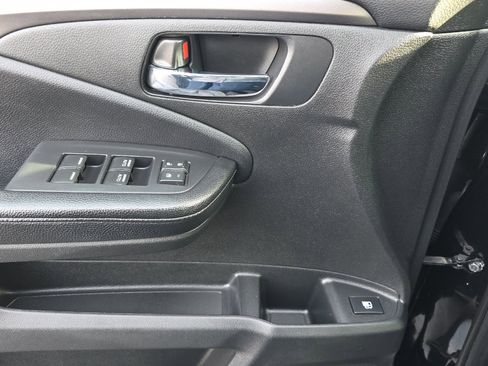 Used 2019 Honda Ridgeline Sport image 10