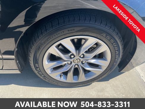 Used 2021 Toyota Avalon XLE w/ Moonroof Package image 15