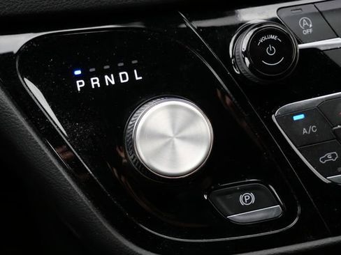 Used 2025 Chrysler Pacifica Select FWD image 14
