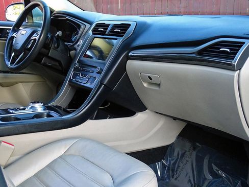 Used 2018 Ford Fusion SE w/ Fusion SE Technology Package FWD image 59