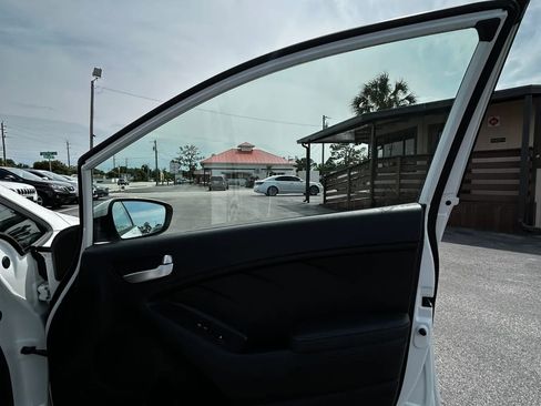 Used 2018 Kia Forte LX image 21