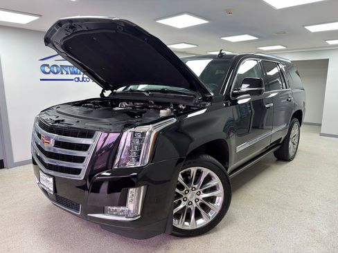 Used 2017 Cadillac Escalade Premium Luxury AWD/4WD image 33