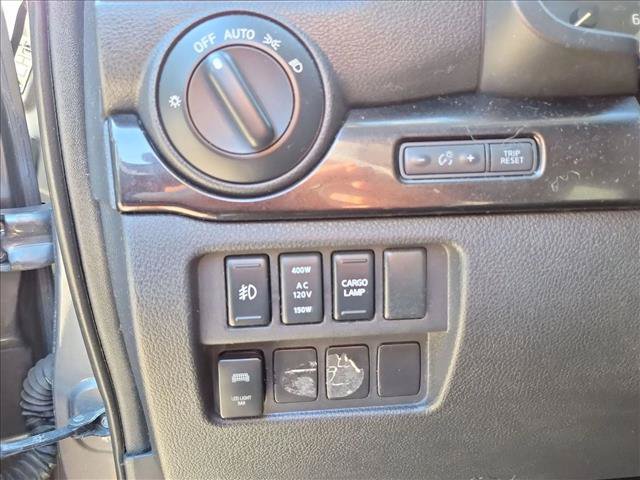 Used 2017 Nissan Titan SV AWD/4WD image 17