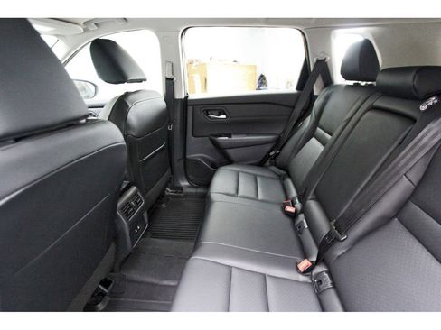 Used 2026 Nissan Rogue SV FWD image 9