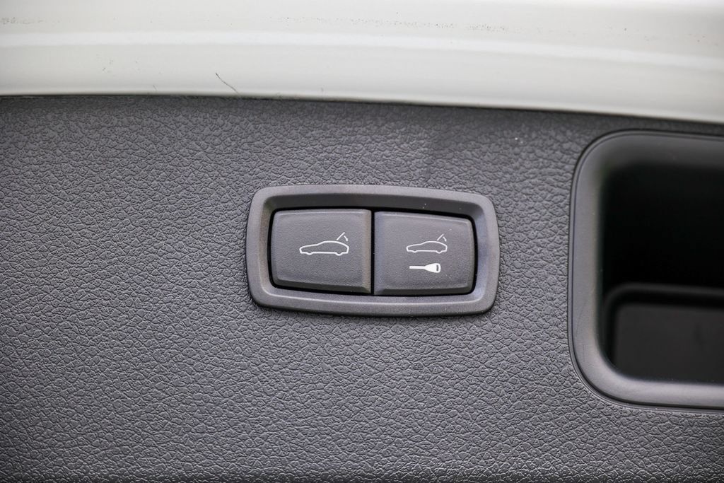 Certified 2026 Porsche Macan AWD/4WD image 20
