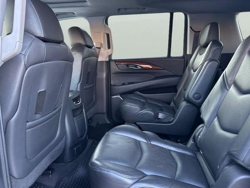 Used 2020 Cadillac Escalade ESV Luxury image 5