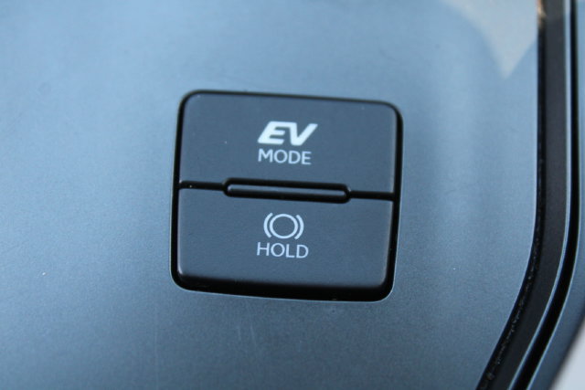 Used 2025 Lexus UX 300h FWD w/ Accessory Package (Z2) image 32