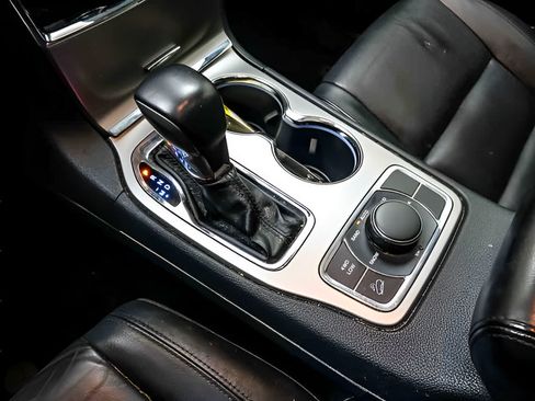 Used 2020 Jeep Grand Cherokee Limited AWD/4WD image 22