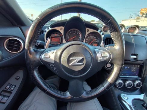 Used 2015 Nissan 370Z Roadster RWD image 19