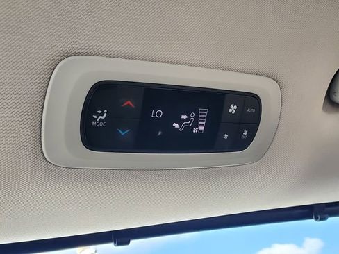 Certified 2024 Chrysler Pacifica Touring-L image 22