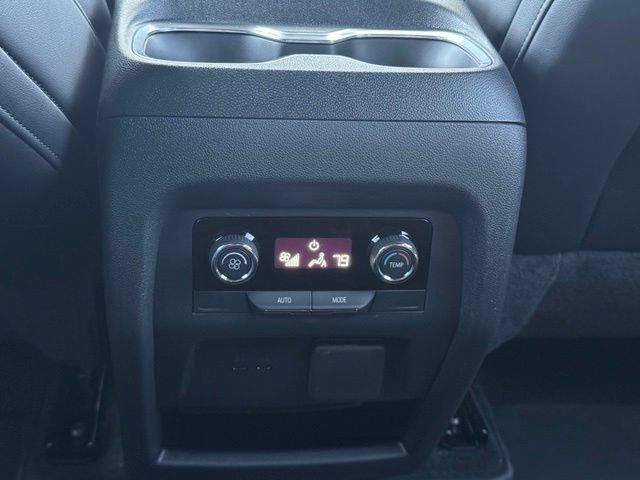 New 2027 Chevrolet Traverse Z71 w/ Enhanced Driving Package AWD/4WD image 25