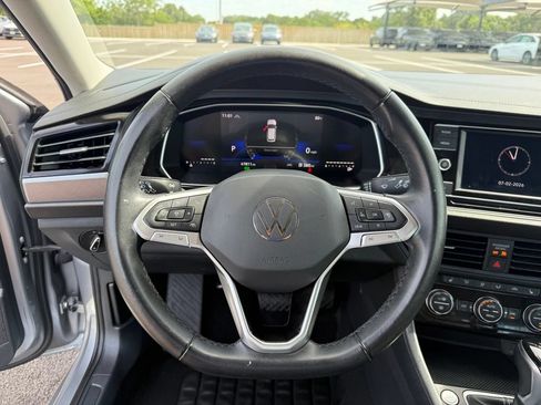 Used 2024 Volkswagen Jetta SE FWD image 16
